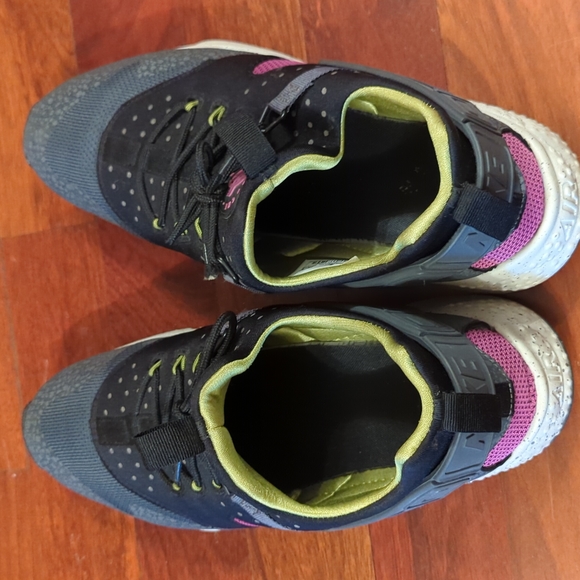 NIKE UTILITY HUARACHE BERRY GREY BLACK SAFARI Men's 11.5 - Picture 5 of 6
